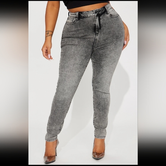 Fashion Nova Gray Acid Wash Curvy Jeans sz 11 - Picture 8 of 10